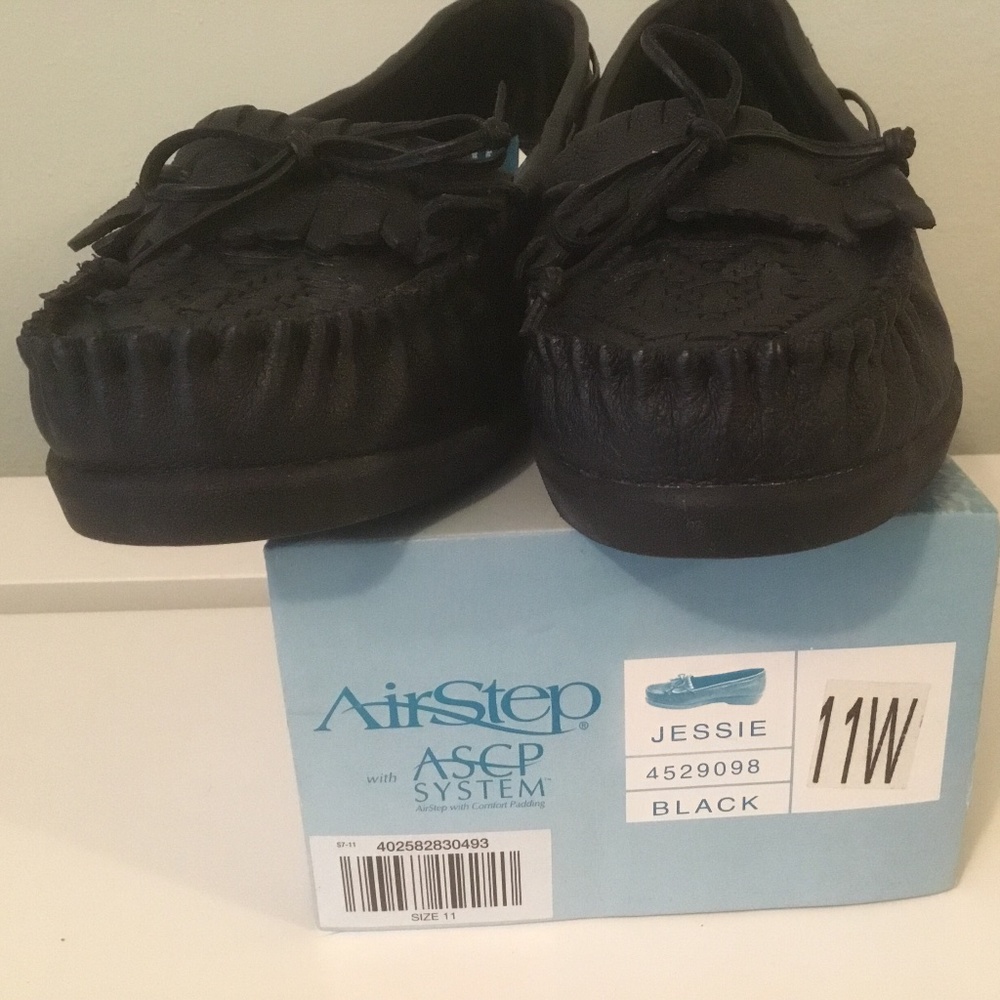 Women’s Size 11 Wide Airstep Shoes Black with leather uppers New in Box With Tag